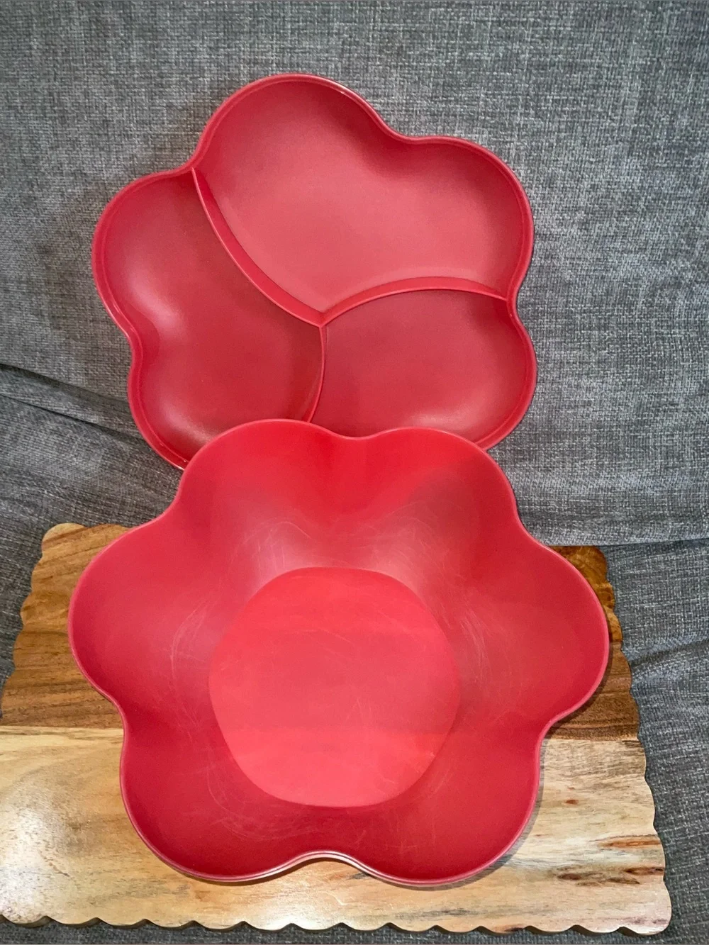 Tupperware - Chip N Dip Set with Dip Bowl 1.5 Gallon - Guava